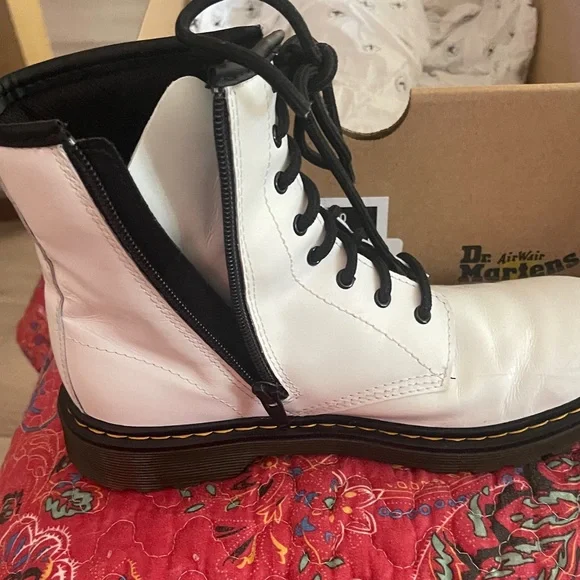 Dr. Martens White and Black Men's Boots Box included - Picture 3 of 8